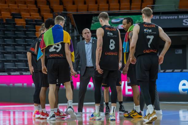 被动的防守 被动的防守