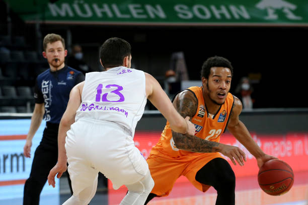 在竞争激烈 在竞争激烈